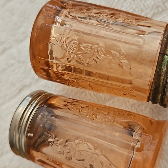 Sharon Cabbage Rose 2 sets of Salt and Pepper Shakers Depression Glass - Picture 9 of 12